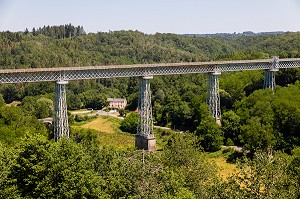 VIADUC FERROVIAIRE DE BUSSEAU SUR CREUSE, (23) CREUSE, LIMOUSIN, NOUVELLE AQUITAINE, FRANCE 