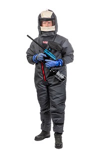 COMBINAISON, TENUE DE PROTECTION ANTI-FRELON ASIATIQUE SAPEURS POMPIERS AVEC PILP, PISTOLET INSECTICIDE LONGUE PORTEE, LANCEUR DE BILLES D'INSECTICIDE A AIR COMPRIME 