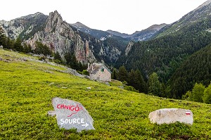 RANDONNEE VERS LE PIC DU CANIGOU DEPUIS LE REFUGE DE MARIAILLES PAR LE CHEMINEE, (66) PYRENEES-ORIENTALES, LANGUEDOC-ROUSSILLON, OCCITANIE 