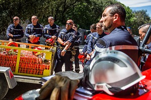 MANŒUVRE DIH, DETACHEMENT D’INTERVENTION SPECIALISE DE GRANDE LONGUEUR (PLUS DE DEUX KILOMETRES D’ETABLISSEMENT) POUR ATTEINDRE UN SOMMET A 400 METRES DE DENIVELE POSITIF AU DESSUS DE LA ZONE D’ACCES DES VEHICULES, FORMATION DIH, DETACHEMENT D'INTERVENTIONS HELIPORTES FEU DE FORET, BOUCHES DU RHONE (13) 