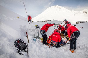 RECHERCHE DE VICTIME ENSEVELI, EXERCICE NATIONAL SAPEURS-POMPIERS DE SECOURS EN AVALANCHE, COL DU LAUTARET, HAUTES ALPES (05) 