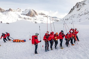 VAGUE DE SONDEURS, SECOURISTES, EXERCICE NATIONAL SAPEURS-POMPIERS DE SECOURS EN AVALANCHE, COL DU LAUTARET, HAUTES ALPES (05) 