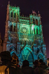 SPECTACLE MONUMENTAL CHROMA SUR LA FACADE DE LA CATHEDRALE NOTRE DAME D'AMIENS, SOMME, PICARDIE, HAUT DE FRANCE 