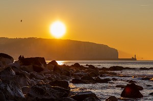 COUCHER DE SOLEIL SUR LES FALAISES DE MERS LES BAINS, SOMME, PICARDIE, HAUT DE FRANCE ET DU TREPORT 