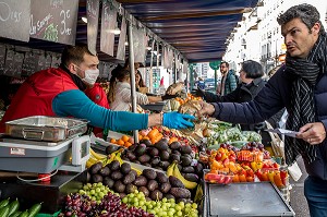 ILLUSTRATION MARCHE PARISIEN A L'HEURE DU CORONAVIRUS, COVID 19, MARCHE DE SAINT MAURICE, VAL DE MARNE, ILE DE FRANCE 