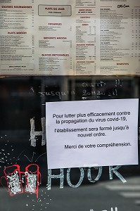 AFFICHAGE D'UNE BRASSERIE FERMEE POUR CAUSE DE PANDEMIE, COVID 19, VINCENNES, VAL DE MARNE, ILE DE FRANCE 