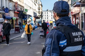 ILLUSTRATION INTERRUPTION DES MARCHES ALIMENTAIRES, AGENT DE POLICE MUNICIPAL, MARCHE D'ALIGRE, PARIS, ILE-DE-FRANCE 