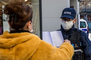 PRESENTATION D'ATTESTATION DE DEPLACEMENT DEROGATOIRE RUE D'ALIGRE, PARIS, ILE DE FRANCE 