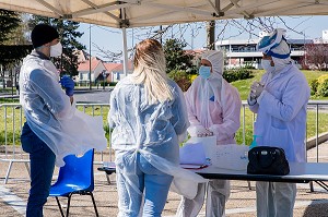 CENTRE DE DEPISTAGE CORONAVIRUS, DRIVE COVID 19, DRIVE LABO POUR LE PERSONNEL DE SANTE SUR UN PARKING PAR LE LABORATOIRE BIOPATH UNILABS IMPLANTE DANS LE QUARTIER BEAUVAL, MEAUX (77) 