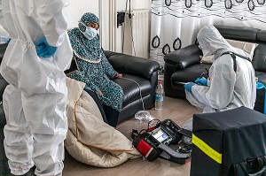INTERVENTION POUR UNE VICTIME EN DETRESSE RESPIRATOIRE ATTEINTE DU COVID 19, UNE JOURNEE SUR LE FRONT DES INTERVENTIONS COVID 19, EN PREMIERE LIGNE AVEC LES SAPEURS-POMPIERS DE MEAUX, SEINE ET MARNE (77)