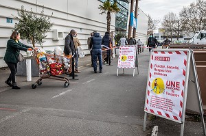 COURSES EN CONFINEMENT LORS DE LA PANDEMIE DU COVID 19, SUPERMARCHE E.LECLERC DE VITRY SUR SEINE, VAL DE MARNE (94), ILE DE FRANCE 