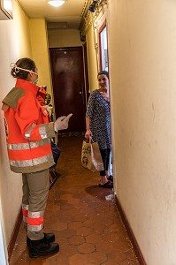 PREPARATION DE LIVRAISON DE PANIERS SOLIDAIRES PAR DES VOLONTAIRES DE LA CROIX-ROUGE., PARIS, 10EME ARRONDISSEMENT, ILE DE FRANCE, FRANCE 