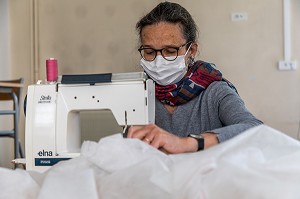 COUTURIERES ET COUTURIERS BENEVOLES, HOPITAL NATIONAL DE SAINT MAURICE (94), VAL DE MARNE, ILE DE FRANCE, FRANCE, EUROPE. 