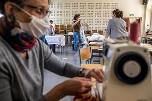 COUTURIERES ET COUTURIERS BENEVOLES, HOPITAL NATIONAL DE SAINT MAURICE (94), VAL DE MARNE, ILE DE FRANCE, FRANCE, EUROPE. 