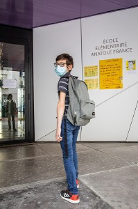 ILLUSTRATION RETOUR A L'ECOLE, RENTREE SCOLAIRE APRES CONFINEMENT LORS DU CONFINEMENT DE LA PANDEMIE DU COVID 19, CHARENTON LE PONT, ILE DE FRANCE, FRANCE, EUROPE 