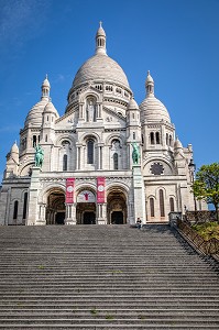 ESCALIER DESERT DEVANT LA BASILIQUE DU SACRE CŒUR LORS DU CONFINEMENT DE LA PANDEMIE DU COVID 19, BUTTE MONTMARTRE, 18EME ARRONDISSEMENT, PARIS, ILE DE FRANCE, FRANCE, FRANCE, EUROPE 