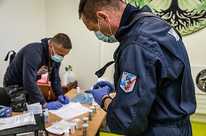 EXPERIMENTATION SUR LA DETECTION DU COVID 19 PAR DES CHIENS SAPEURS POMPIERS  ECOLE VETERINAIRE, MAISONS-ALFORT, VAL DE MARNE, ILE DE FRANCE, FRANCE, EUROPE 