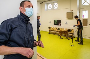 EXPERIMENTATION SUR LA DETECTION DU COVID 19 PAR DES CHIENS SAPEURS POMPIERS  ECOLE VETERINAIRE, MAISONS-ALFORT, VAL DE MARNE, ILE DE FRANCE, FRANCE, EUROPE 