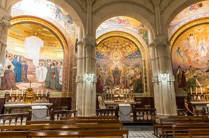 INTERIEUR DE LA BASILIQUE NOTRE DAME DU ROSAIRE, LOURDES, (65) HAUTES PYRENEES, NOUVELLE AQUITAINE, FRANCE 