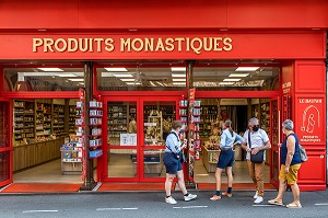 MAGASIN DE SOUVENIRS MONASTIQUE, LOURDES, (65) HAUTES PYRENEES, NOUVELLE AQUITAINE, FRANCE 