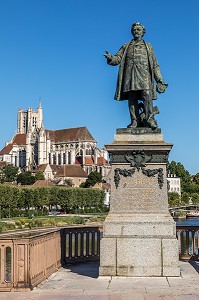 PONT PAUL BERT, CATHEDRALE SAINT-ETIENNE, PORT FLUVIAL SUR LES BORDS DE L'YONNE, QUAI DE L'ANCIENNE ABBAYE, AUXERRE, YONNE, BOURGOGNE, FRANCE 