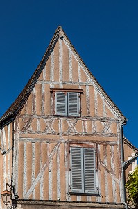 MAISON A PANS DE BOIS, AUXERRE, YONNE, BOURGOGNE, FRANCE 