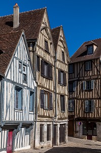 MAISONS A PANS DE BOIS, AUXERRE, YONNE, BOURGOGNE, FRANCE 