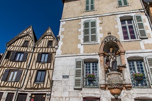 MAISONS A PANS DE BOIS, AUXERRE, YONNE, BOURGOGNE, FRANCE 