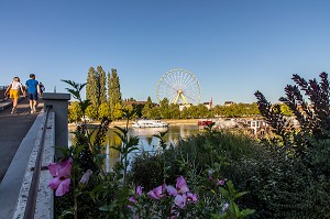 PORT FLUVIAL SUR LES BORDS DE L'YONNE, QUAI DE L'ANCIENNE ABBAYE, AUXERRE, YONNE, BOURGOGNE, FRANCE 