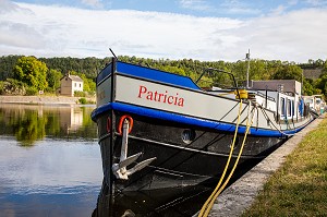 PORT FLUVIAL DE VERMENTON, YONNE, BOURGOGNE, FRANCE 