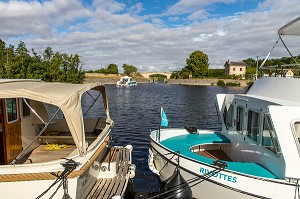 PORT FLUVIAL DE VERMENTON, YONNE, BOURGOGNE, FRANCE 