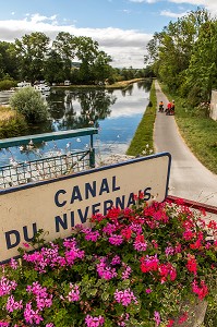 CANAL DU NIVERNAIS, BAZARNES, YONNE, BOURGOGNE, FRANCE 