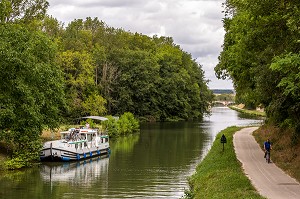 ECLUSE DES DAMES, CANAL DU NIVERNAIS, PREGILBERT, YONNE, BOURGOGNE, FRANCE 