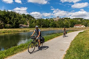 CANAL DU NIVERNAIS, MAILLY LE CHATEAU, YONNE, BOURGOGNE, FRANCE 