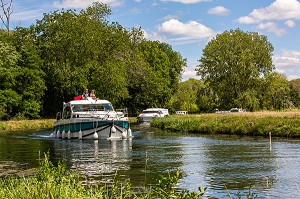 CANAL DU NIVERNAIS, MAILLY LE CHATEAU, YONNE, BOURGOGNE, FRANCE 