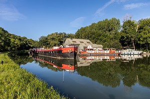 PORT FLUVIAL CANAL DU NIVERNAIS, CHATEL CENSOIR, YONNE, BOURGOGNE, FRANCE 