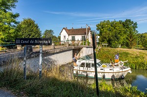 PORT FLUVIAL CANAL DU NIVERNAIS, CHATEL CENSOIR, YONNE, BOURGOGNE, FRANCE 