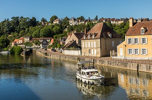 ECLUSE SUR L'YONNE PORT DE CLAMECY, CLAMECY, NIEVRE, BOURGOGNE, FRANCE 