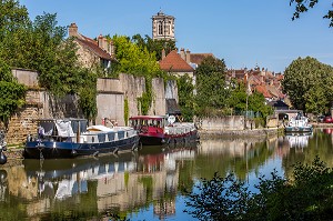 PORT, COLLEGIALE SAINT-MARTIN ET VILLE CLAMECY, NIEVRE, BOURGOGNE, FRANCE 