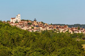 VILLAGE ET COLLINE ETERNELLE DE VEZELAY, VEZELAY, YONNE, BOURGOGNE, FRANCE 