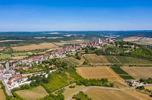 VILLAGE ET COLLINE ETERNELLE DE VEZELAY, BASILIQUE SAINTE MARIE MADELEINE, VEZELAY, YONNE, BOURGOGNE, FRANCE 