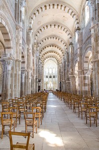 NEF, BASILIQUE SAINTE MARIE MADELEINE, VEZELAY, YONNE, BOURGOGNE, FRANCE 