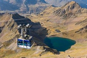 TELECABINE DU PIC DU MIDI DE BIGORRE, ALTITUDE DE 2876 METRES, BAGNERES DE BIGORRE, HAUTES PYRENEES, MIDI PYRENEES, OCCITANIE, FRANCE 