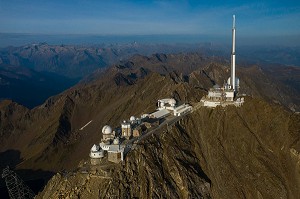 EMETTEUR DE TELEVISION, OBSERVATOIRE ET LES COUPOLES DU PIC DU MIDI DE BIGORRE, BAGNERES DE BIGORRE, HAUTES PYRENEES, MIDI PYRENEES, OCCITANIE, FRANCE 