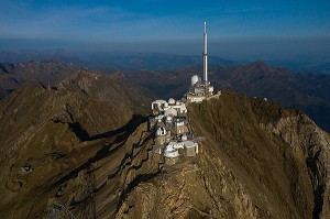 EMETTEUR DE TELEVISION, OBSERVATOIRE ET LES COUPOLES DU PIC DU MIDI DE BIGORRE, BAGNERES DE BIGORRE, HAUTES PYRENEES, MIDI PYRENEES, OCCITANIE, FRANCE 