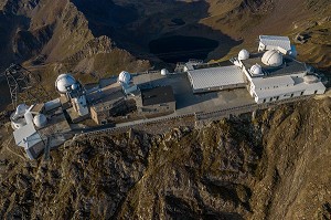 EMETTEUR DE TELEVISION, OBSERVATOIRE ET LES COUPOLES DU PIC DU MIDI DE BIGORRE, BAGNERES DE BIGORRE, HAUTES PYRENEES, MIDI PYRENEES, OCCITANIE, FRANCE 