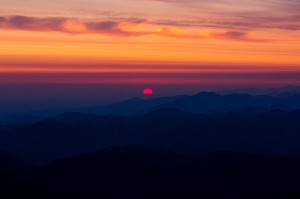 LEVER DE SOLEIL, PONTON DANS LE CIEL, PIC DU MIDI DE BIGORRE, BAGNERES DE BIGORRE, HAUTES PYRENEES, MIDI PYRENEES, OCCITANIE, FRANCE 