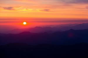 LEVER DE SOLEIL, PONTON DANS LE CIEL, PIC DU MIDI DE BIGORRE, BAGNERES DE BIGORRE, HAUTES PYRENEES, MIDI PYRENEES, OCCITANIE, FRANCE 