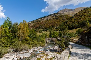 CIRQUE DE GAVARNIE AU PATRIMOINE MONDIAL DE L'UNESCO, GAVARNIE, HAUTES PYRENEES, MIDI PYRENEES, OCCITANIE, FRANCE 