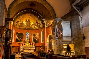 EGLISE, LUZ SAINT SAUVEUR, VUE INTERIEURE, CHOEUR ET ORGANISTE, HAUTES PYRENEES, MIDI PYRENEES, OCCITANIE, FRANCE 